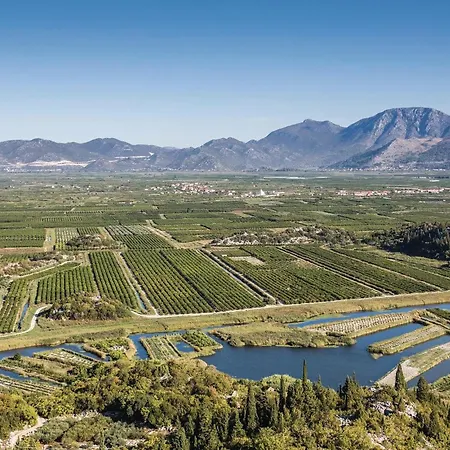 Amazing In With Wifi Apartman Komarna