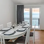 Lovely Apartment In Komarna With House Sea View Apartman