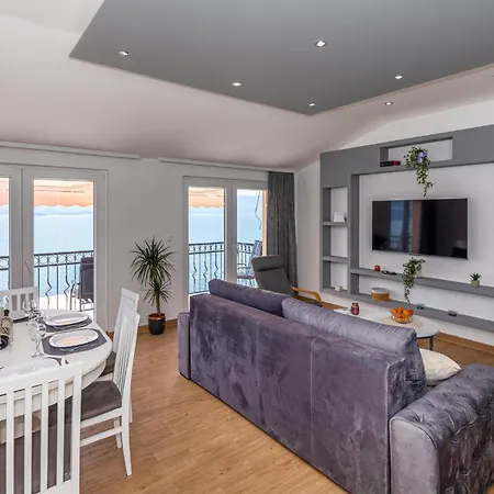 Lovely Apartment In Komarna With House Sea View Apartman