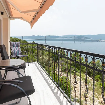 Lovely Apartment In Komarna With House Sea View Apartman Komarna