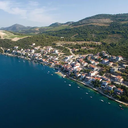 Lovely Apartment In Komarna With House Sea View Apartman