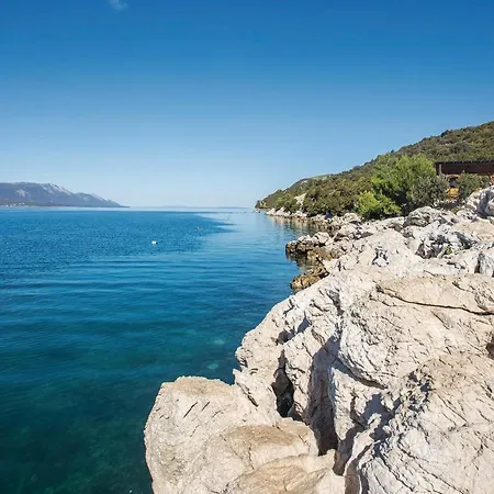 Apartman Lovely Apartment In Komarna With House Sea View