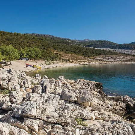 Апартаменты Amazing In With Wifi Комарна